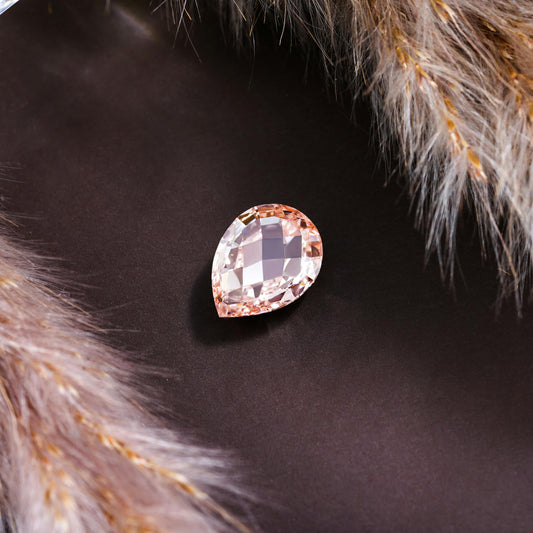 Pear Shaped Diamonds: Pros & Cons Before You Buy - À Vie Diamonds