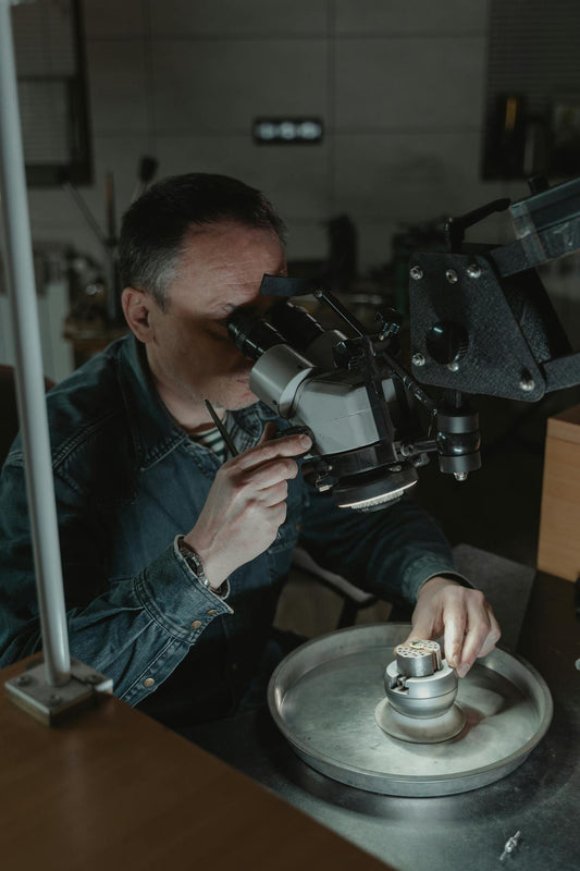 Bespoke vs Off-the-Shelf Engagement Rings: Which Is Right for You?