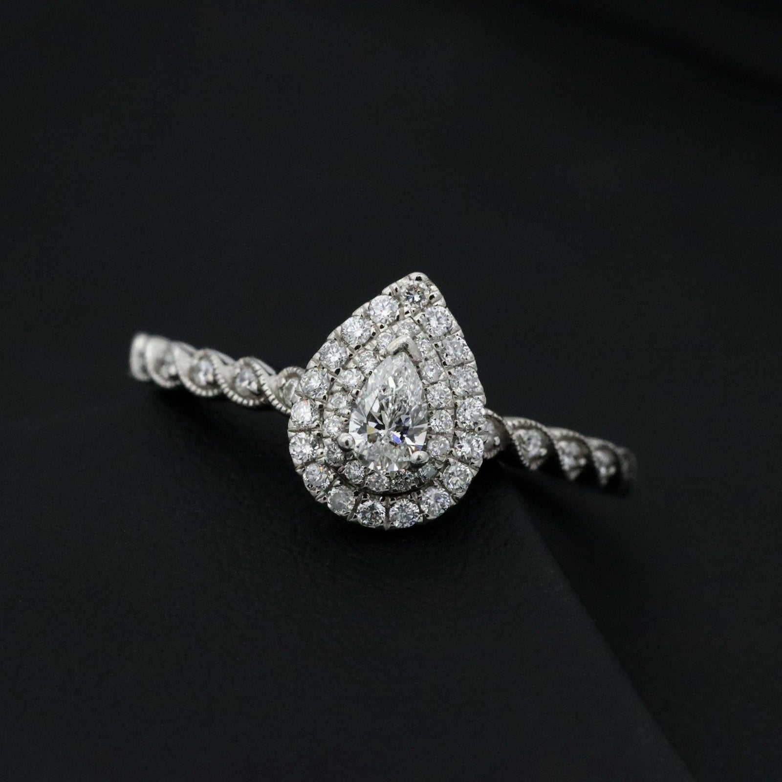 Combien devriez-vous vraiment dépenser pour une bague de fiançailles au Royaume-Uni ?