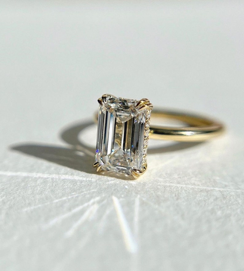 Emerald cut diamond outline for engagement ring design