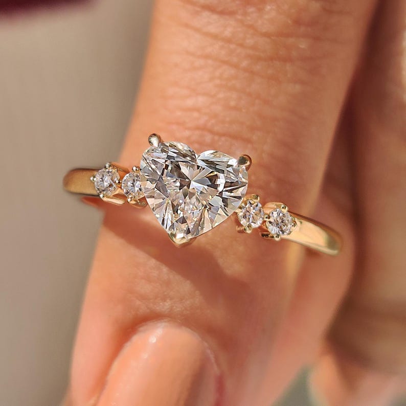 Heart diamond outline for engagement ring design