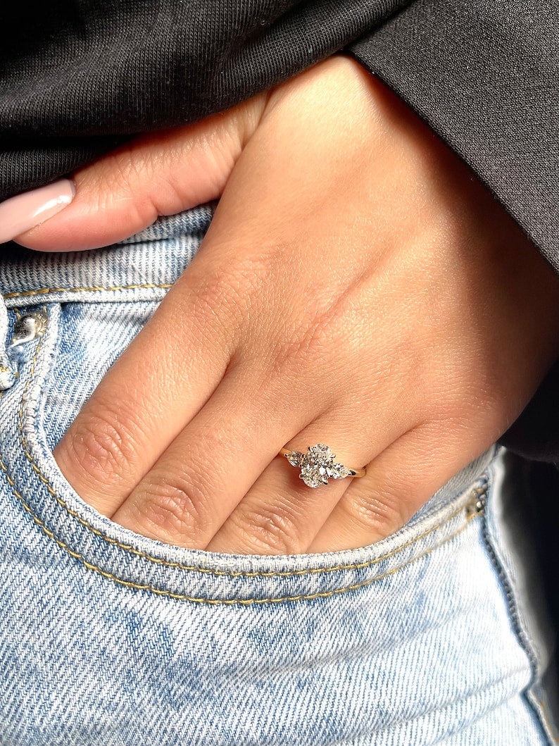 Oval diamond outline for engagement ring design