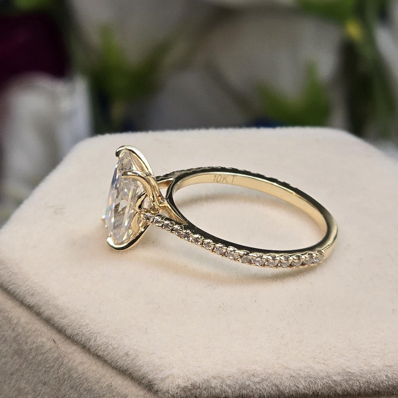 Diamond-set pavé engagement ring band detail